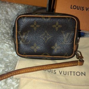 LOUIS VUITTON WAPITY WRISTLET